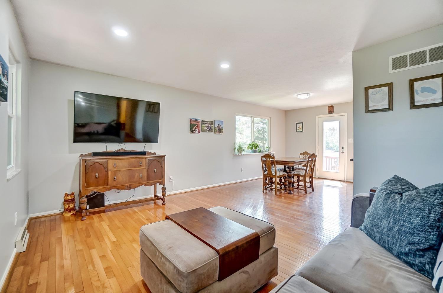 2979 Kleeman Road Cincinnati, OH 45211 - Photo 4 of 20