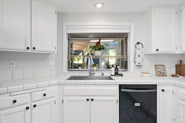 $589,999 | 2070 Stonefield Lane, Santa Rosa, CA 95403