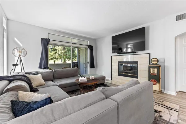 $589,999 | 2070 Stonefield Lane, Santa Rosa, CA 95403