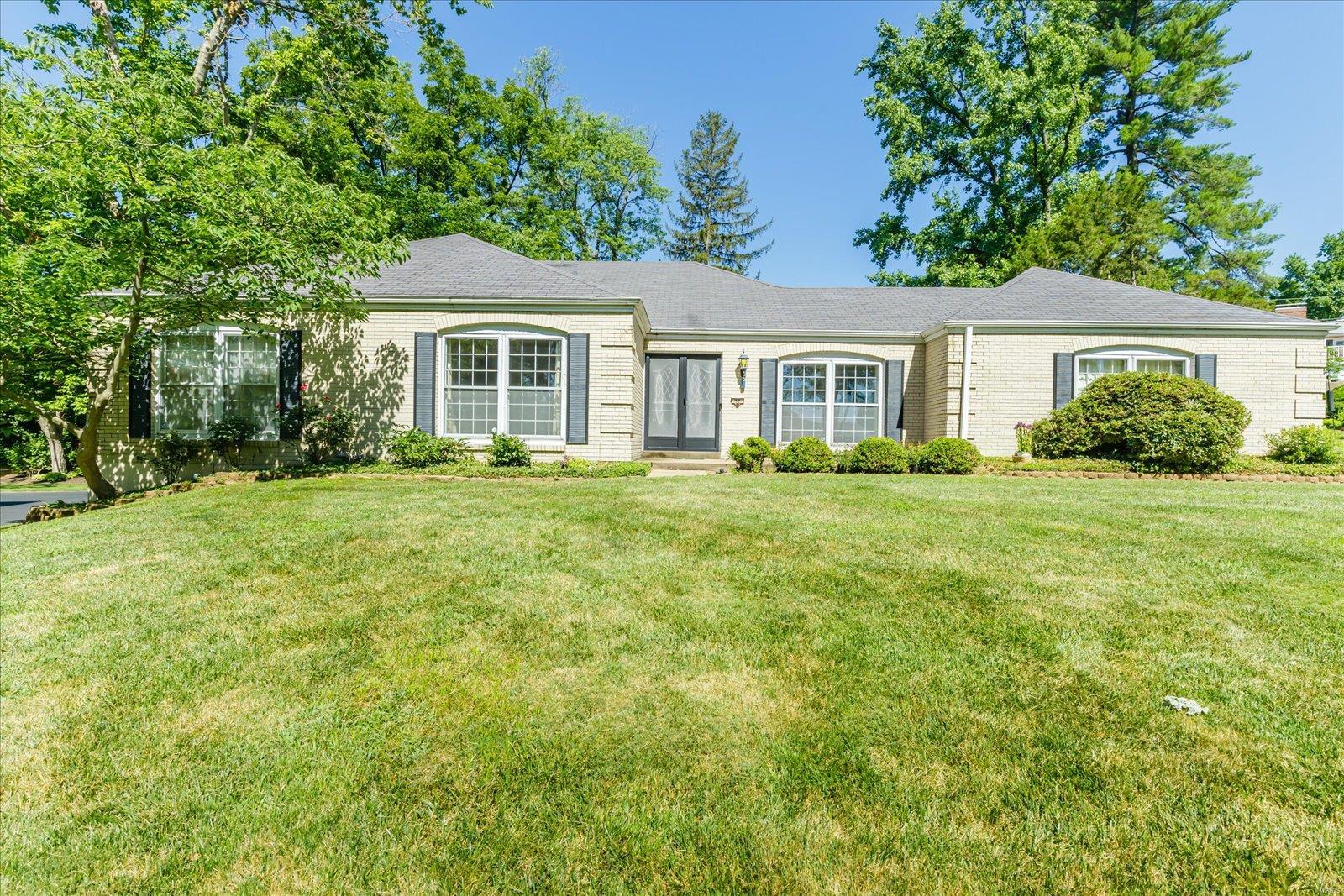 32 Ridgepoint Drive Chesterfield, MO 63017 - Photo 1 of 48 Gallery Image 1