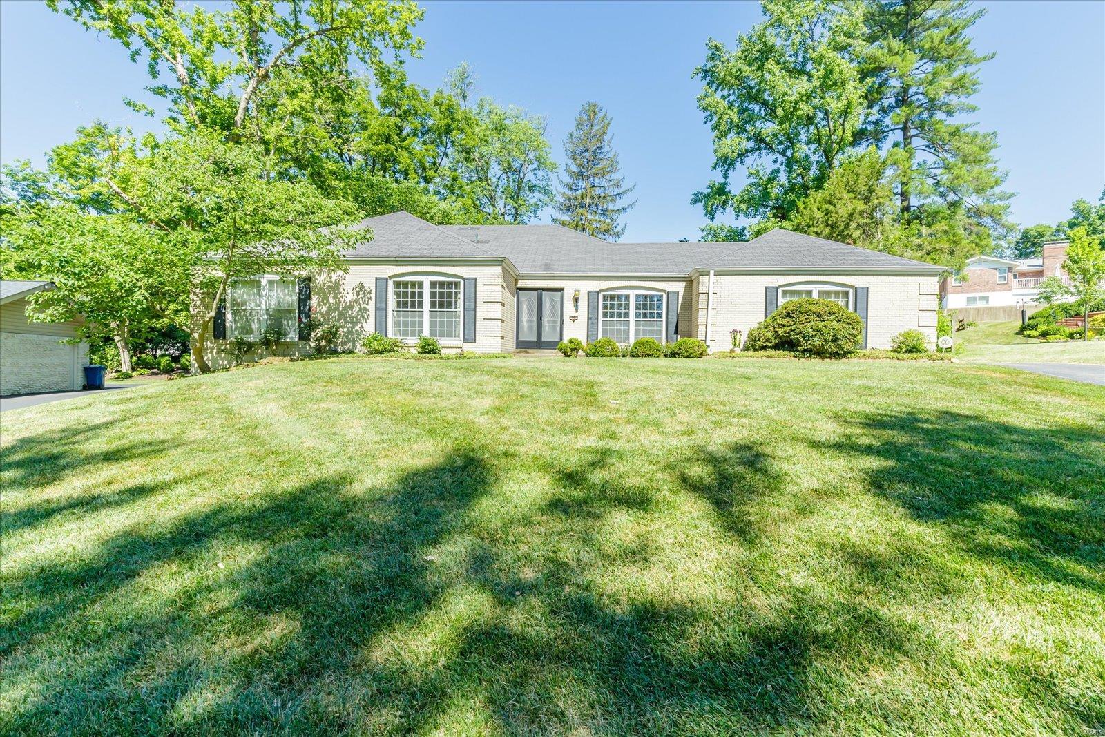 32 Ridgepoint Drive Chesterfield, MO 63017 - Photo 5 of 48 Gallery Image 5