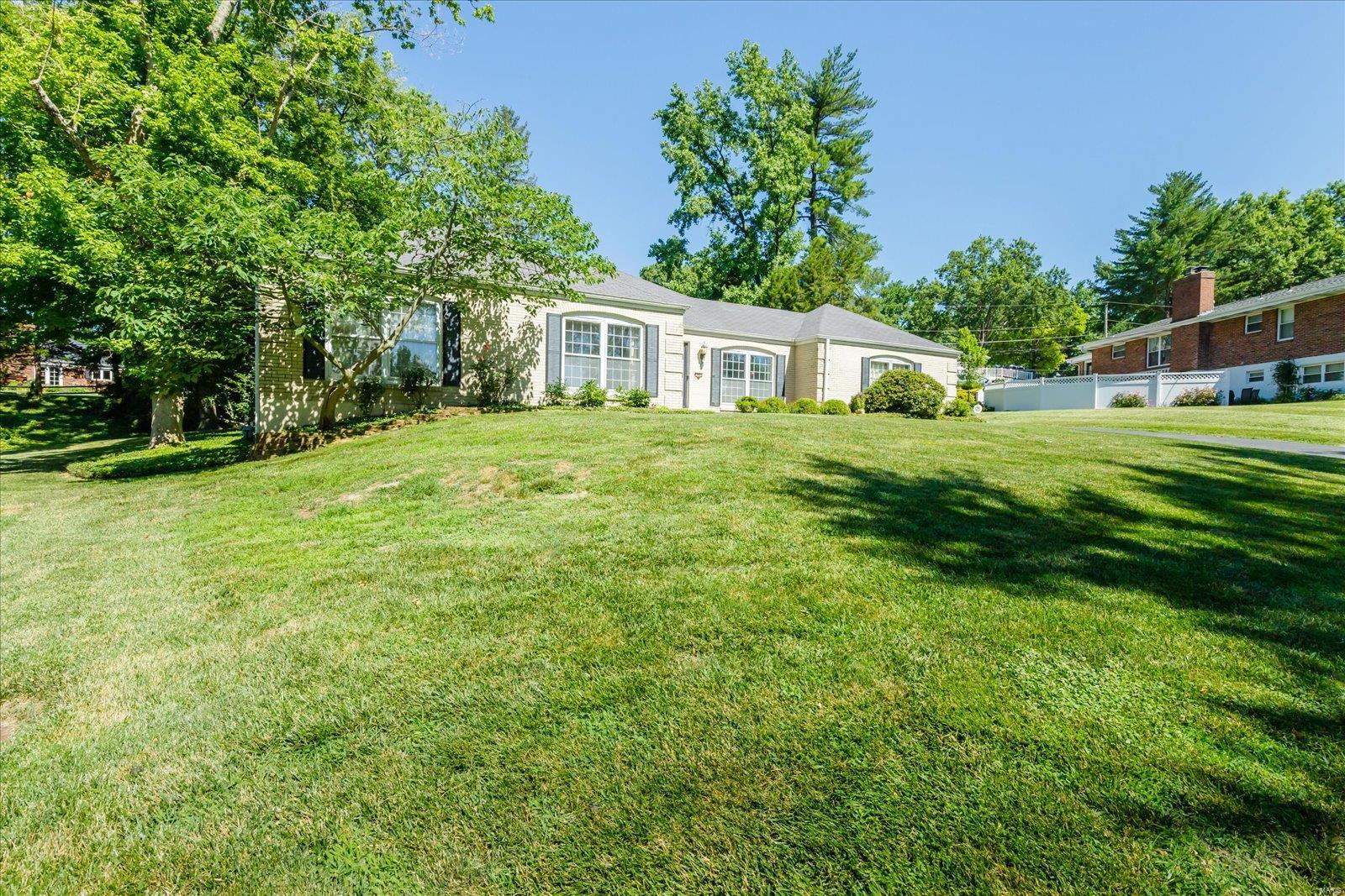 32 Ridgepoint Drive Chesterfield, MO 63017 - Photo 6 of 48 Gallery Image 6