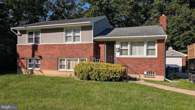 a view of a house with a yard and plants