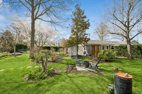 $987,500 | 5 Maryland Boulevard, Hampton Bays, NY 11946