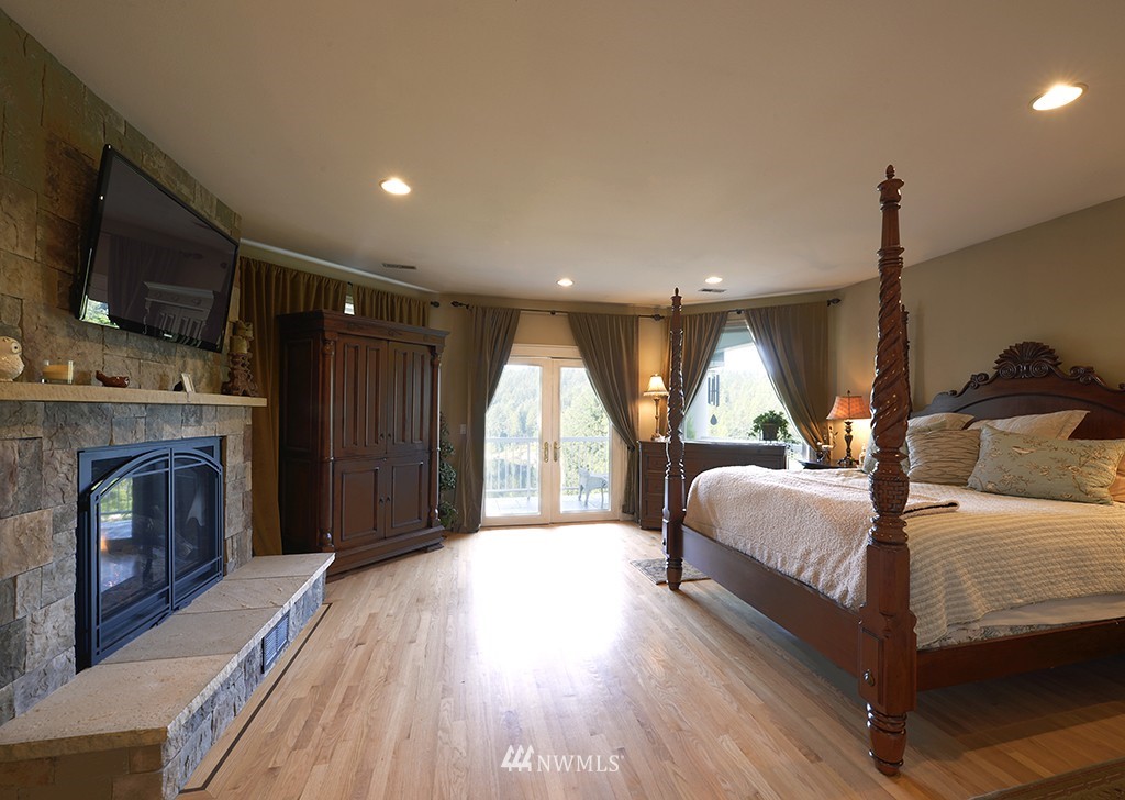 18315 East Spring Lake Drive Southeast Renton, WA 98058 - Photo 14 of 24 Gallery Image 14