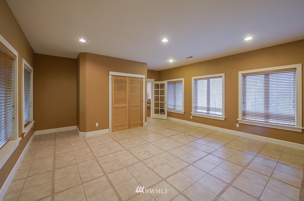18315 East Spring Lake Drive Southeast Renton, WA 98058 - Photo 23 of 24 Gallery Image 23