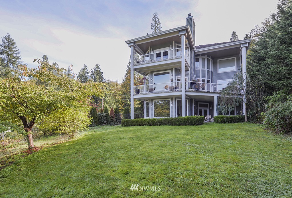 18315 East Spring Lake Drive Southeast Renton, WA 98058 - Photo 4 of 24 Gallery Image 4