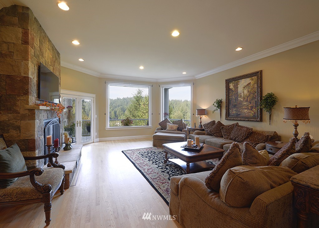 18315 East Spring Lake Drive Southeast Renton, WA 98058 - Photo 5 of 24 Gallery Image 5