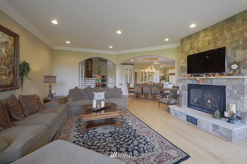 18315 East Spring Lake Drive Southeast Renton, WA 98058 - Photo 6 of 24 Gallery Image 6