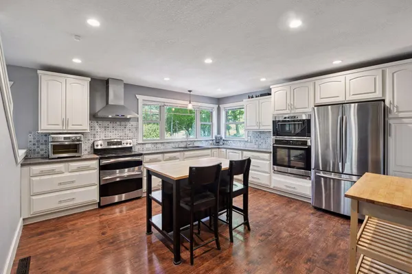 $824,000 | 8847 47th Street Southwest, Howard Lake, MN 55349