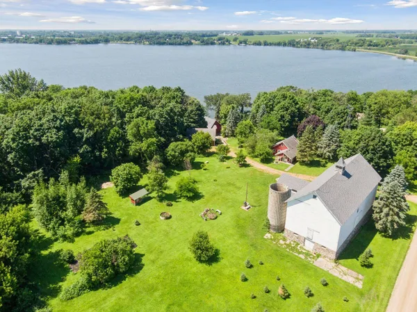$824,000 | 8847 47th Street Southwest, Howard Lake, MN 55349