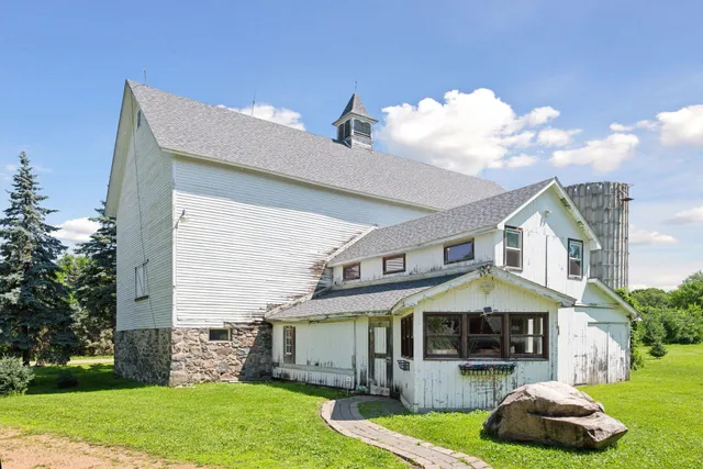 $849,000 | 8847 47th Street Southwest, Howard Lake, MN 55349