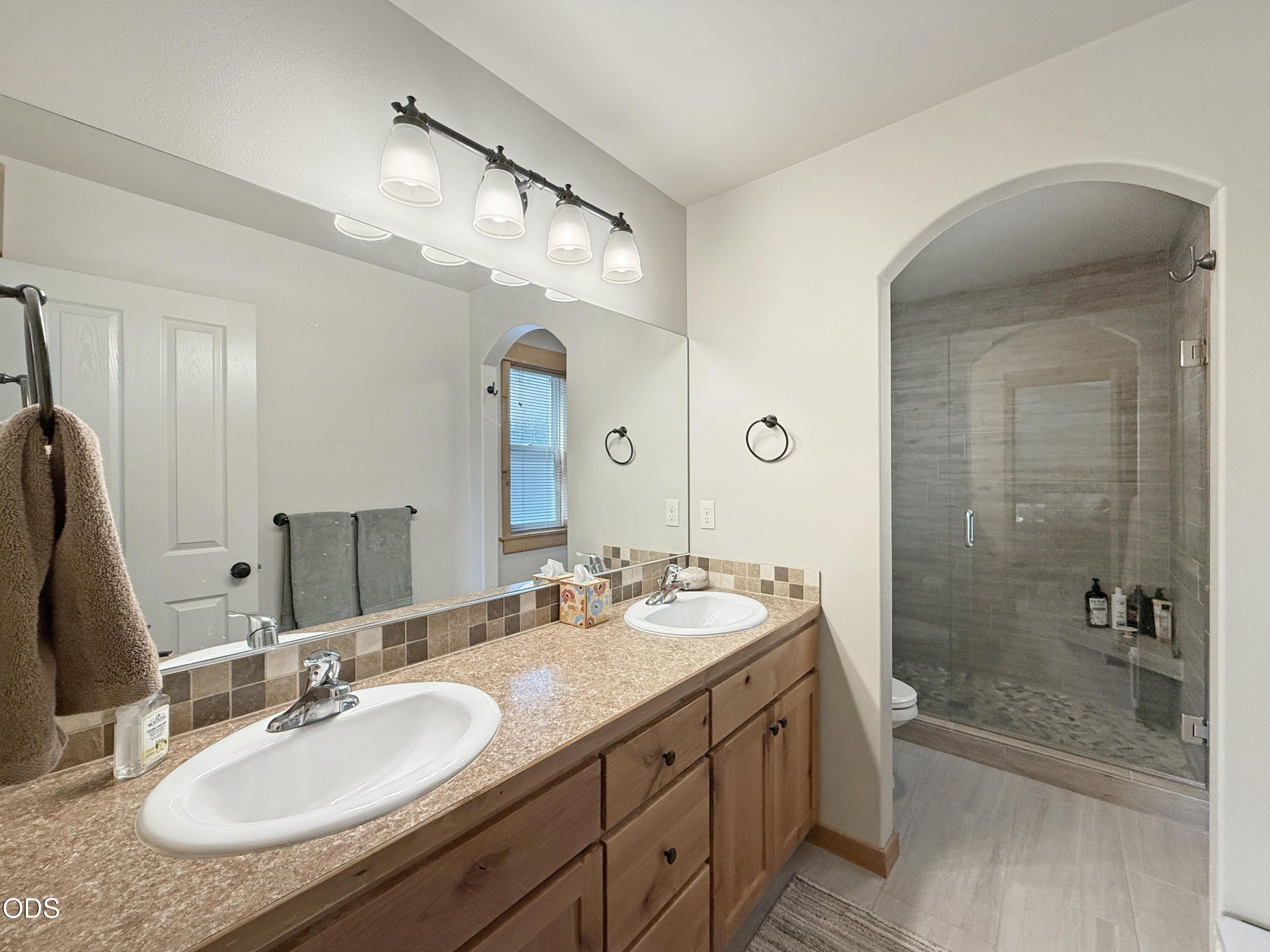 2021 Southwest 41st Street Redmond, OR 97756 - Photo 13 of 22