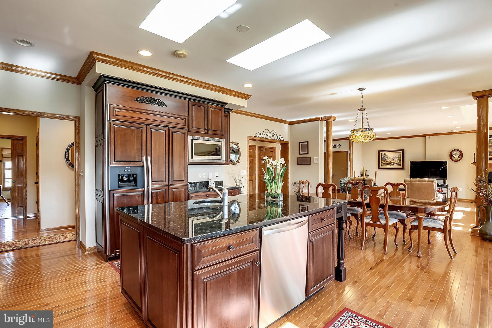 3821 Chantilly Road Chantilly, VA 20151 - Photo 7 of 33 Kitchen with Upscale Appliances
