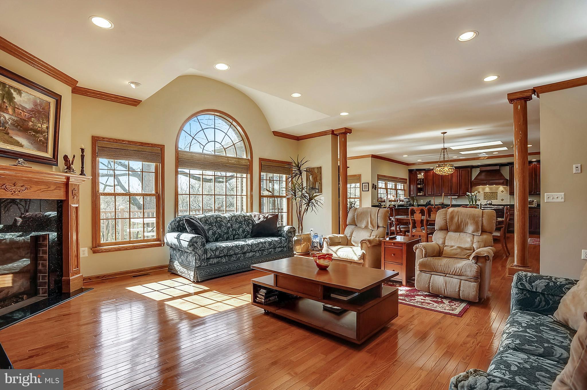 3821 Chantilly Road Chantilly, VA 20151 - Photo 10 of 33 Tons of Natural Light