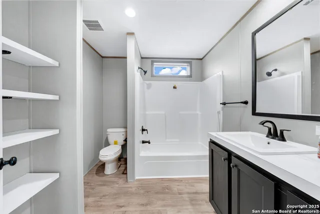 $299,950 | 149 County Road 2644, Devine, TX 78057