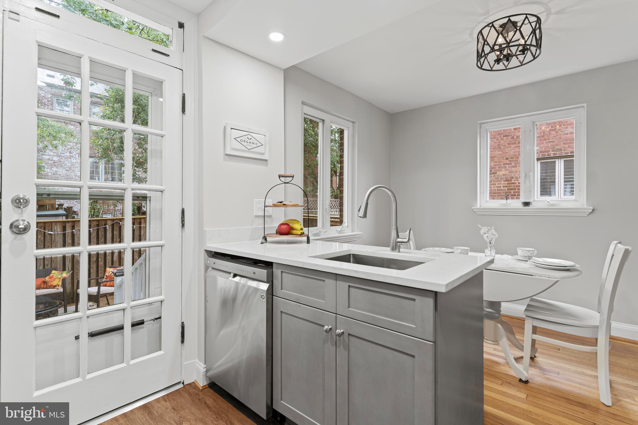 1112 Portner Road Alexandria, VA 22314 - Photo 15 of 55
