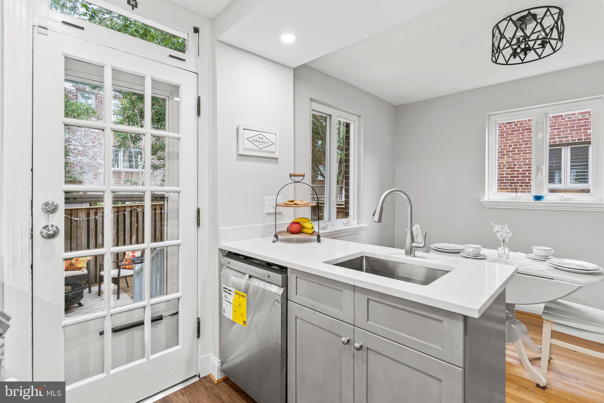 1112 Portner Road Alexandria, VA 22314 - Photo 16 of 55
