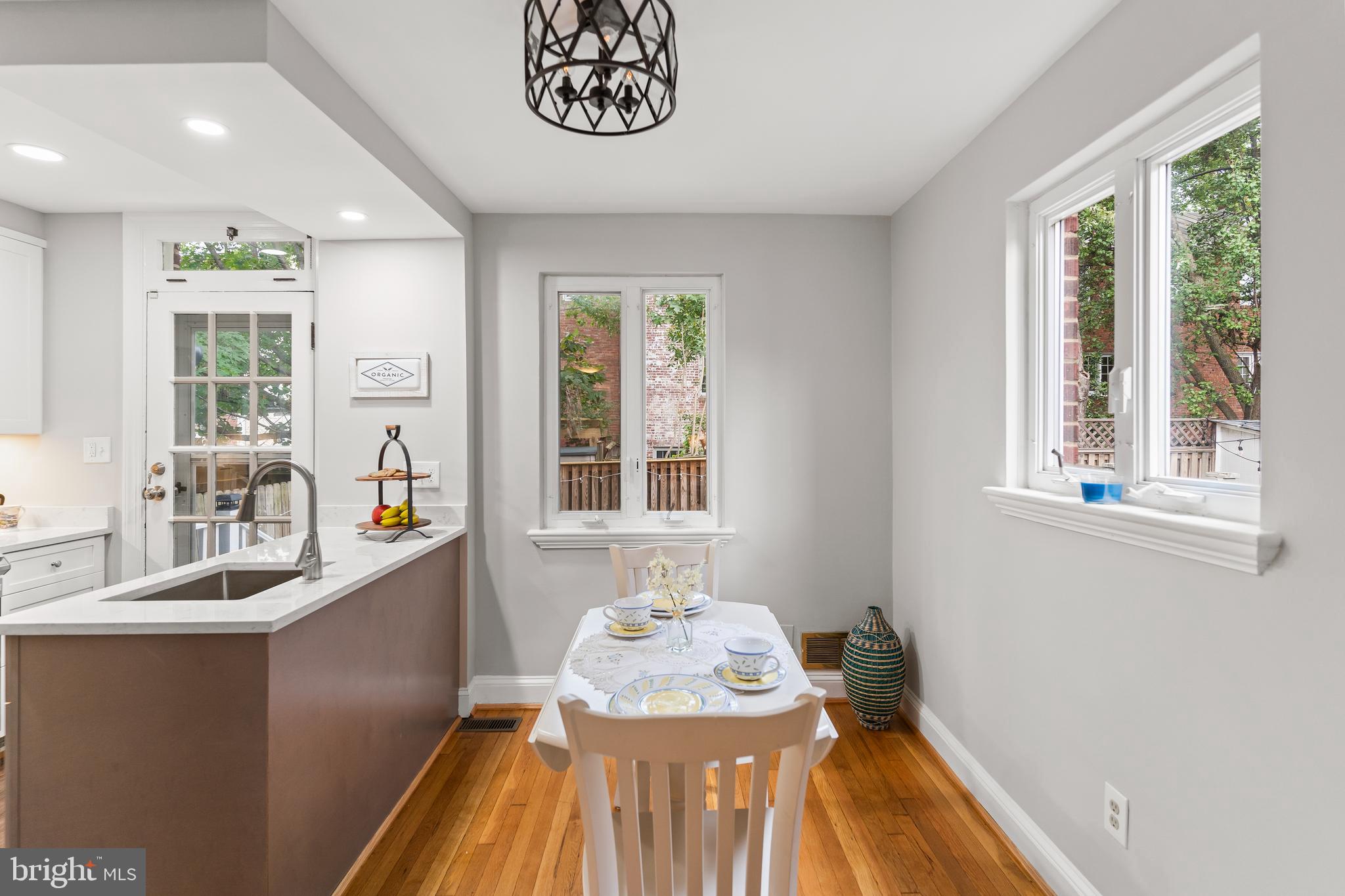 1112 Portner Road Alexandria, VA 22314 - Photo 4 of 55