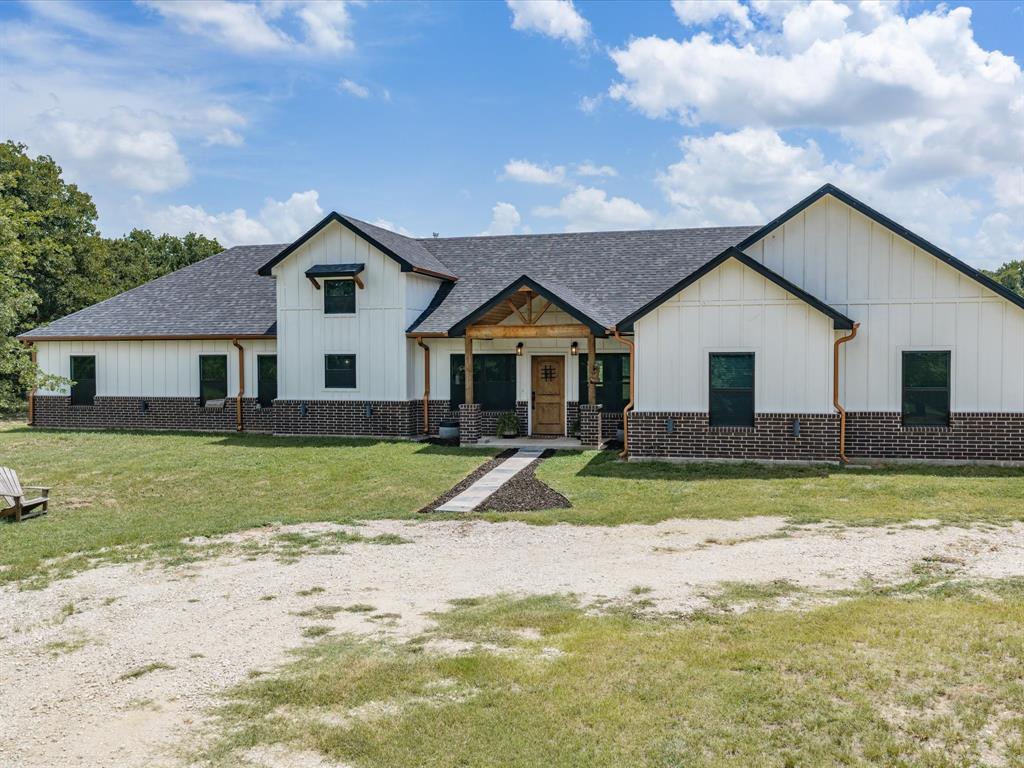403 Polk Road Bowie, TX 76230 - Photo 2 of 38