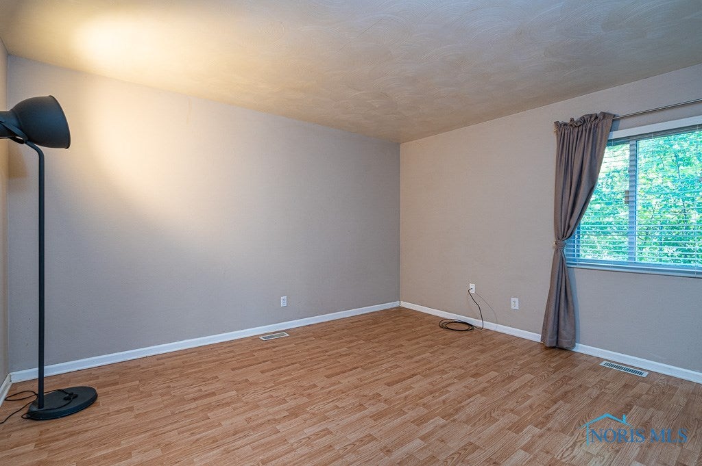 1516 Cherry Valley Road Toledo, OH 43607 - Photo 12 of 19 Gallery Image 12