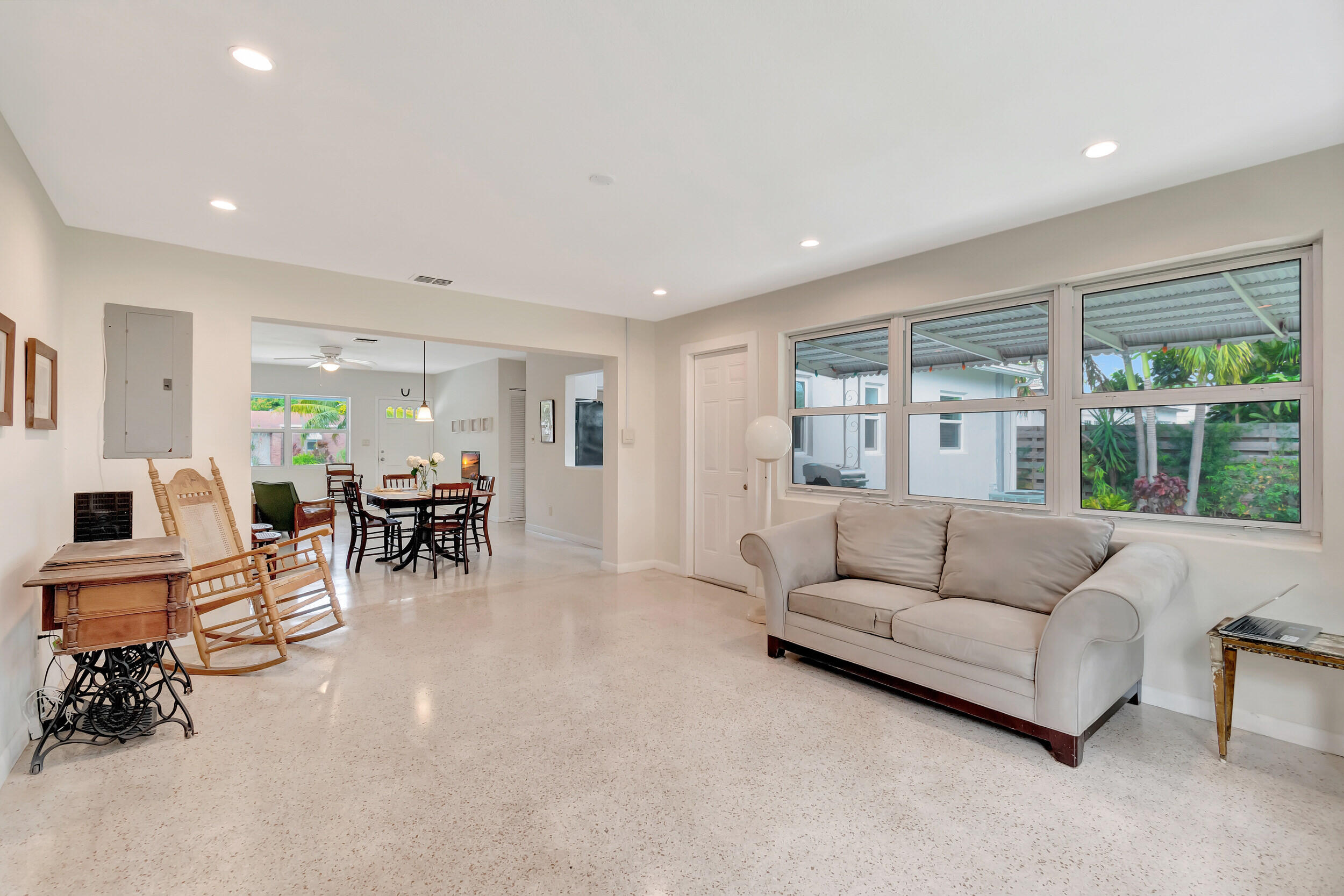 234 Northeast 20th Street Delray Beach, FL 33444 - Photo 13 of 39 35_dsc_8548