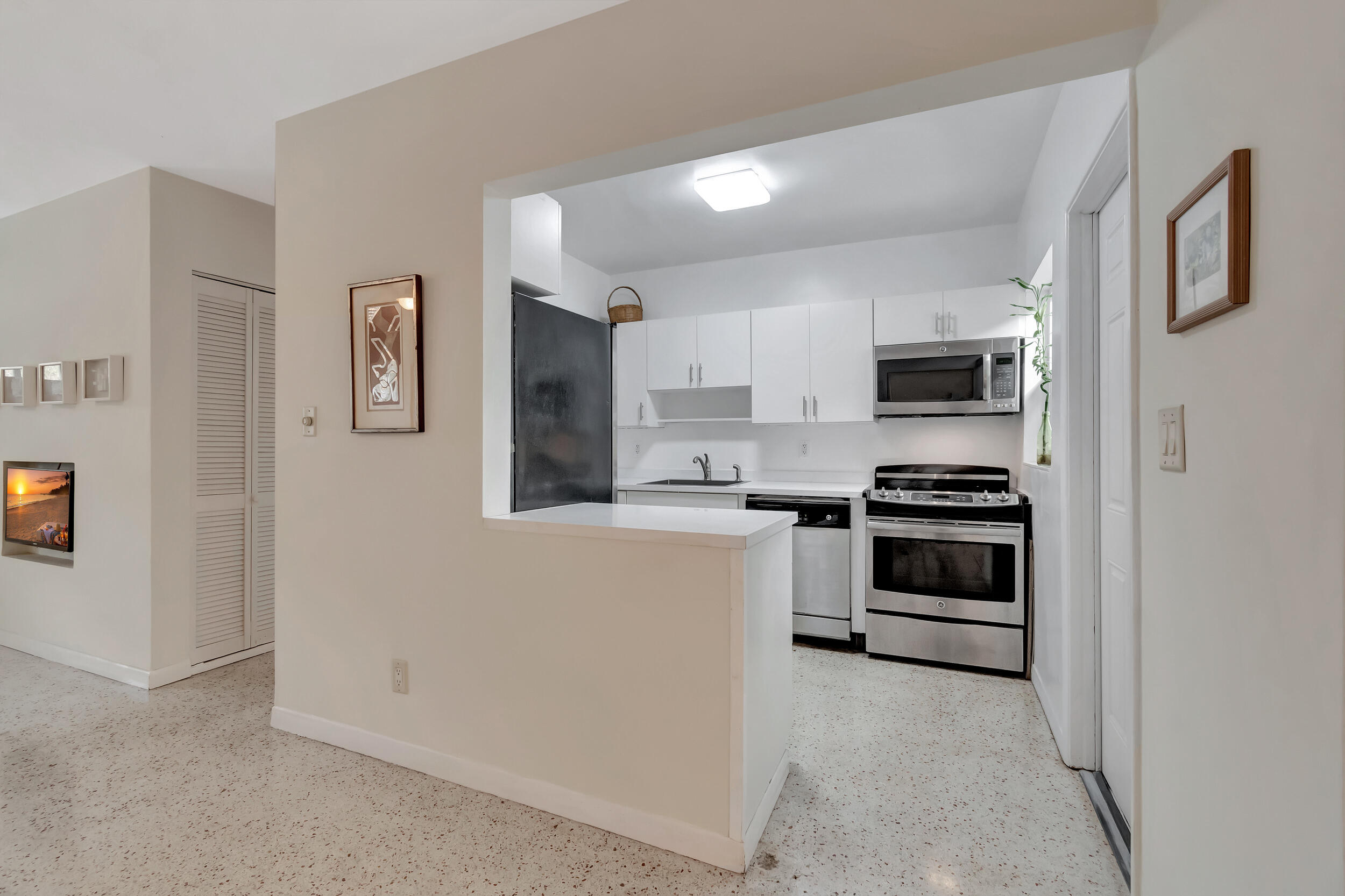 234 Northeast 20th Street Delray Beach, FL 33444 - Photo 15 of 39 38_dsc_8563