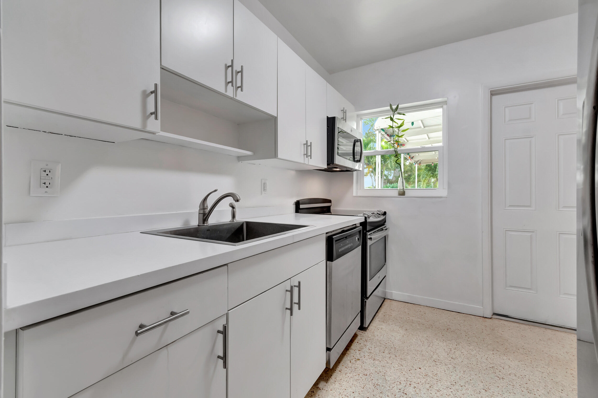 234 Northeast 20th Street Delray Beach, FL 33444 - Photo 18 of 39 41_dsc_8583