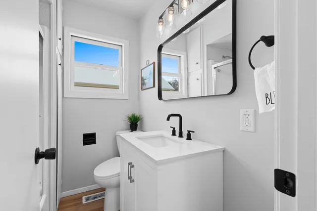 $269,900 | 907 West Oklahoma Street, Appleton, WI 54914