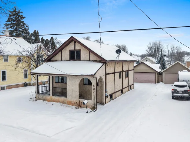 $269,900 | 907 West Oklahoma Street, Appleton, WI 54914