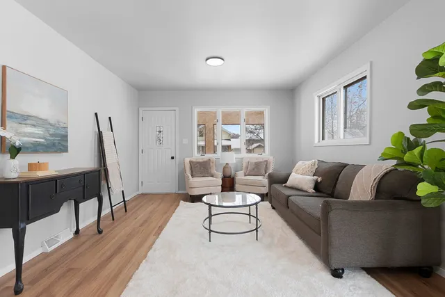 $269,900 | 907 West Oklahoma Street, Appleton, WI 54914