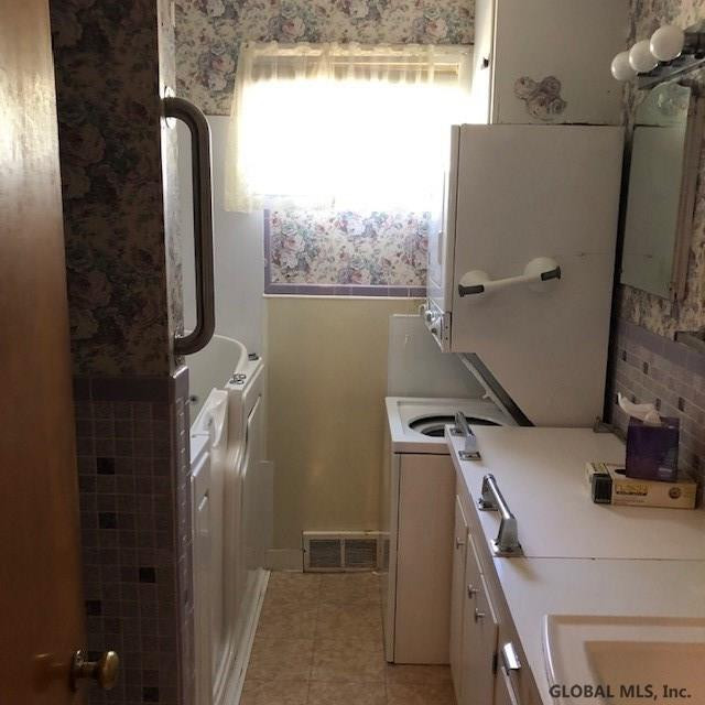 26 Friar Tuck Road Albany, NY 12203 - Photo 8 of 19 Photo 8