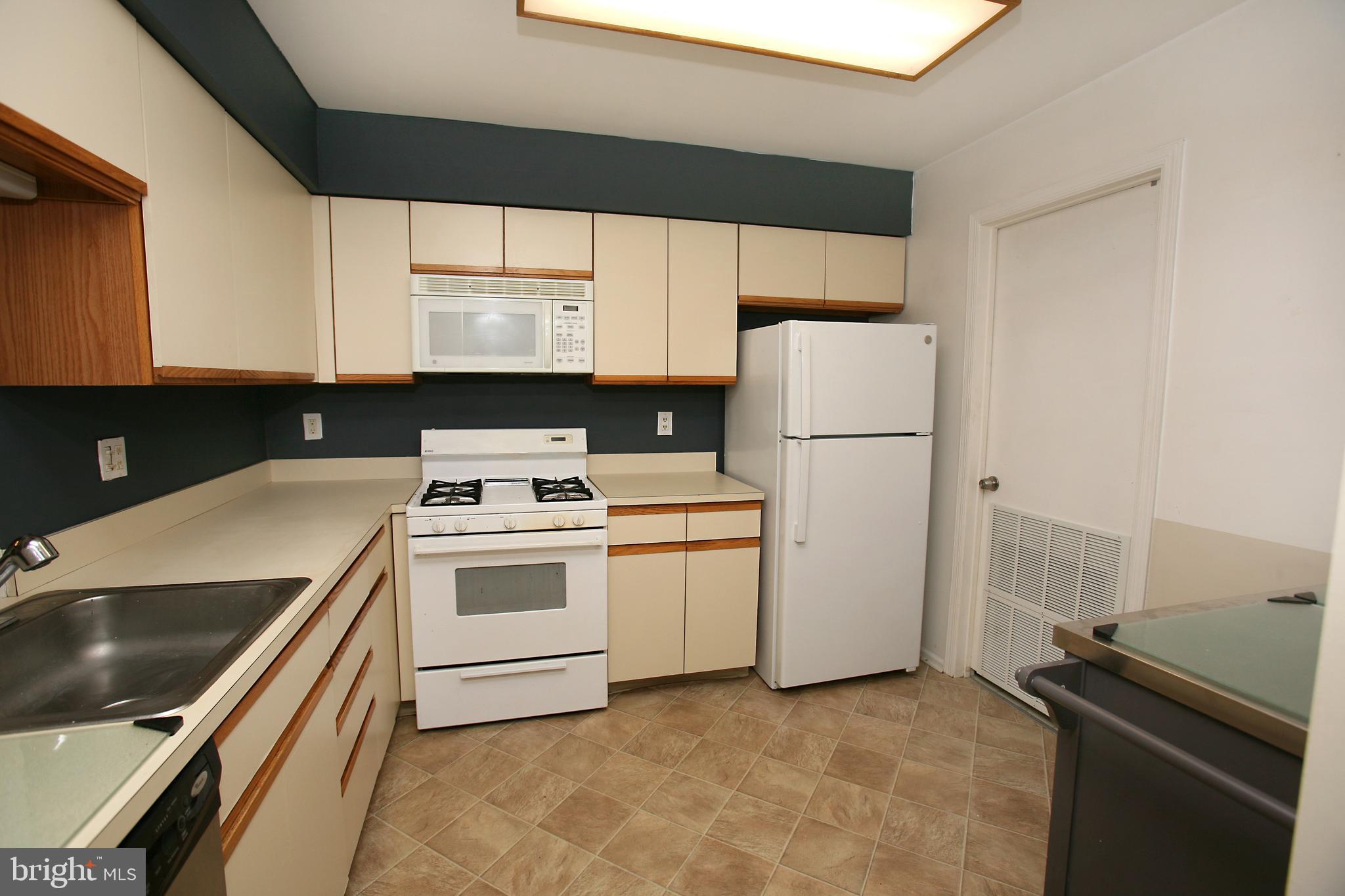 4302 Tarnbrook Drive Mount Laurel, NJ 08054 - Photo 4 of 25