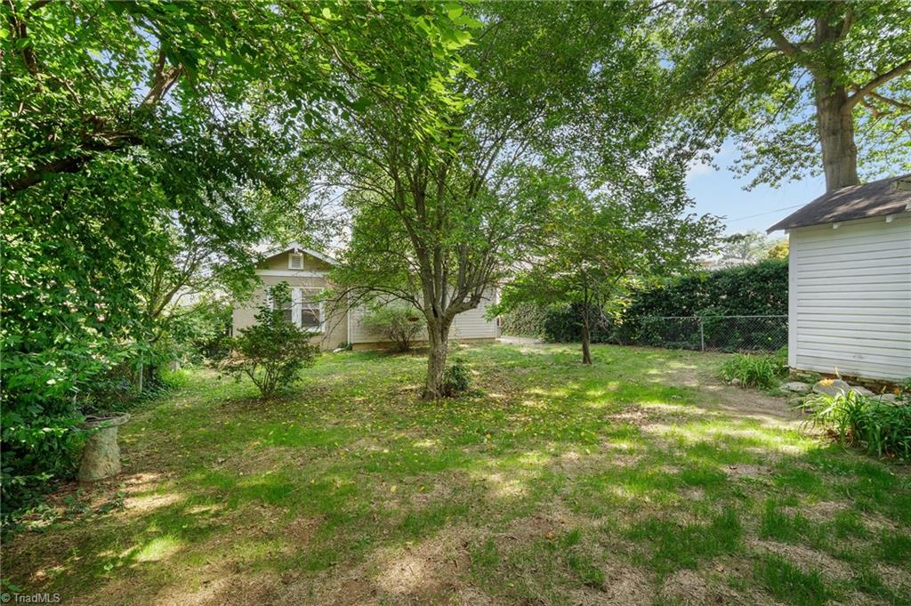 415 Otteray Avenue High Point, NC 27262 - Photo 6 of 39