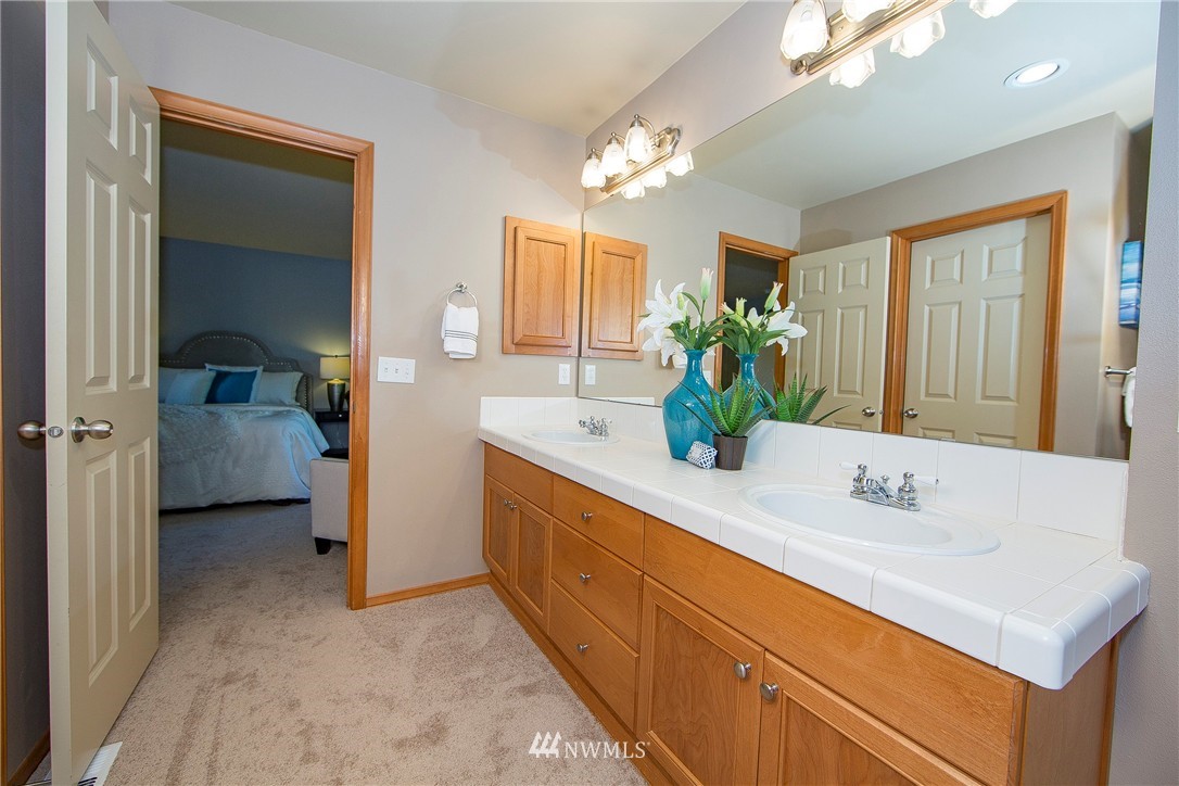 252 Quincy Avenue Northeast Renton, WA 98059 - Photo 13 of 21