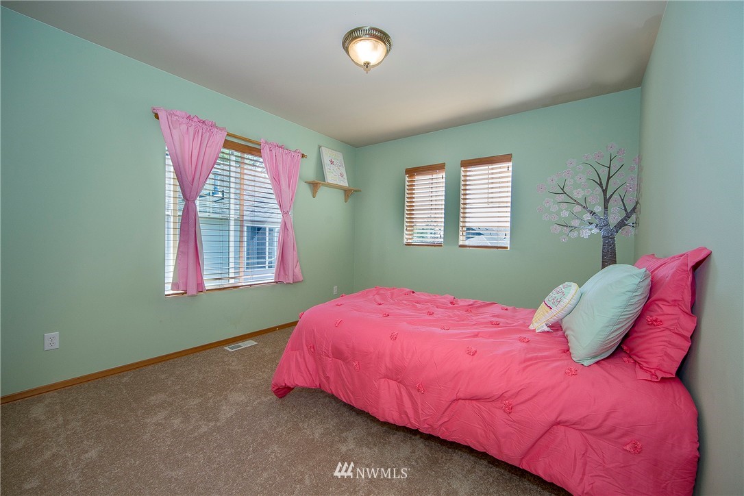 252 Quincy Avenue Northeast Renton, WA 98059 - Photo 15 of 21