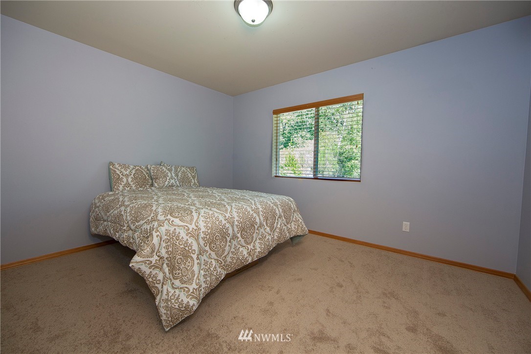 252 Quincy Avenue Northeast Renton, WA 98059 - Photo 16 of 21