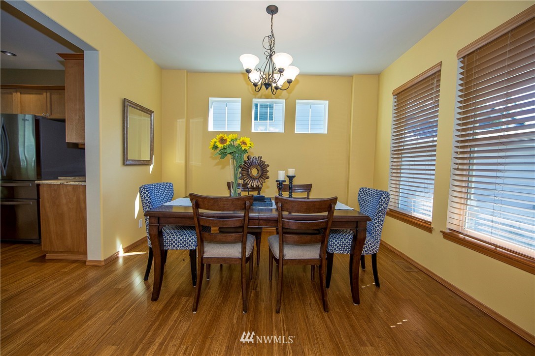 252 Quincy Avenue Northeast Renton, WA 98059 - Photo 3 of 21
