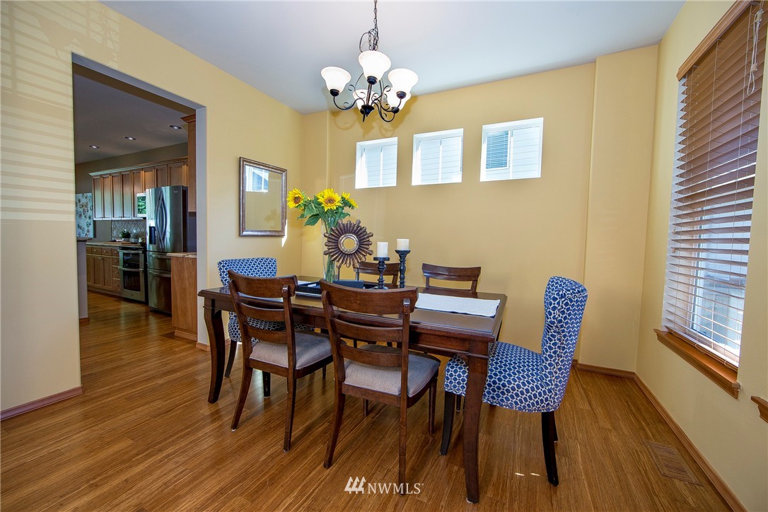 252 Quincy Avenue Northeast Renton, WA 98059 - Photo 4 of 21