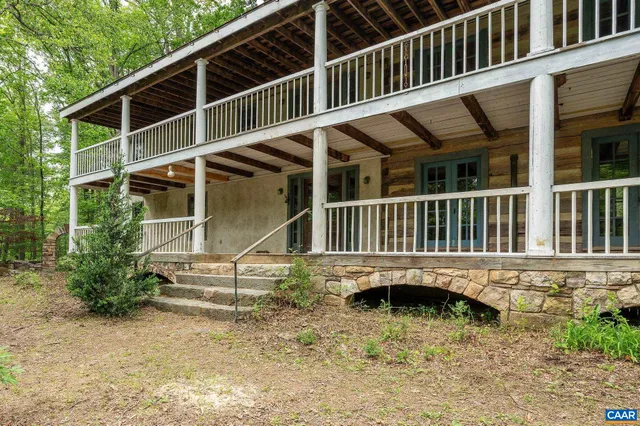 a view of a house with backyard and deck