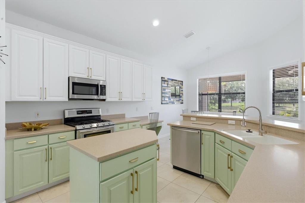 428 Snapdragon Loop Bradenton, FL 34212 - Photo 11 of 33 a kitchen with a sink stove and microwave