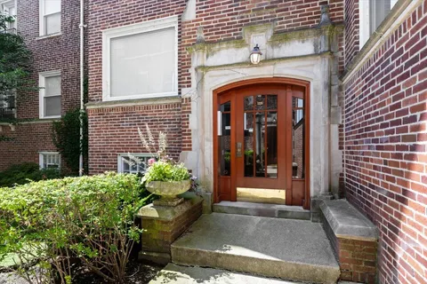 $375,000 | 1226 Elmwood Avenue, Unit 1W, Evanston, IL 60202