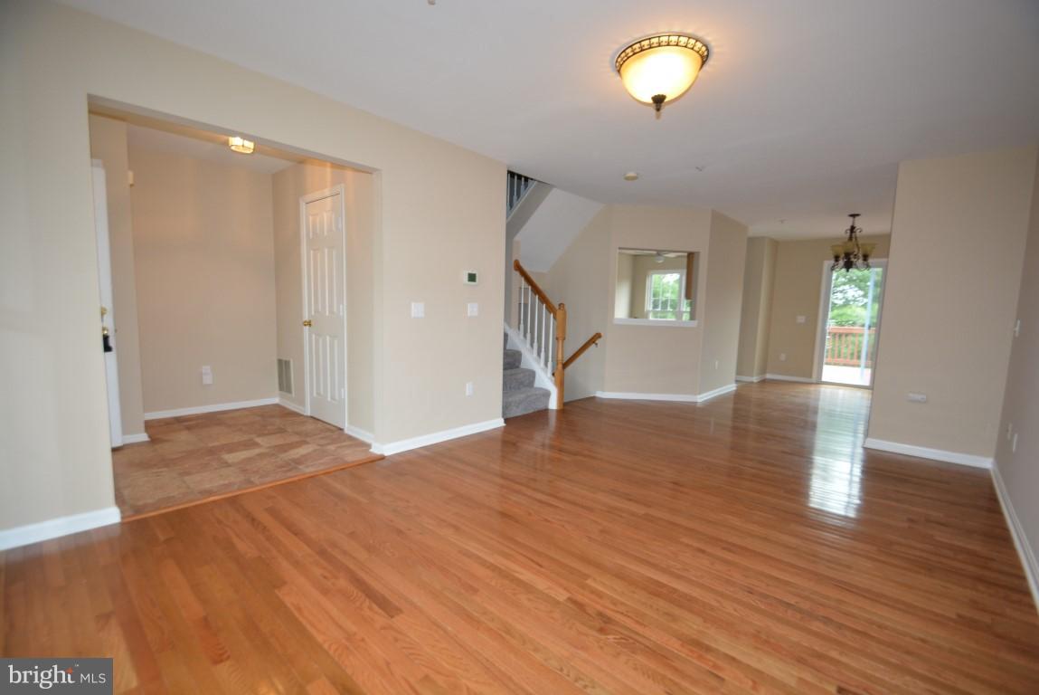 7390 Maury Road Baltimore, MD 21244 - Photo 4 of 30 Living Room