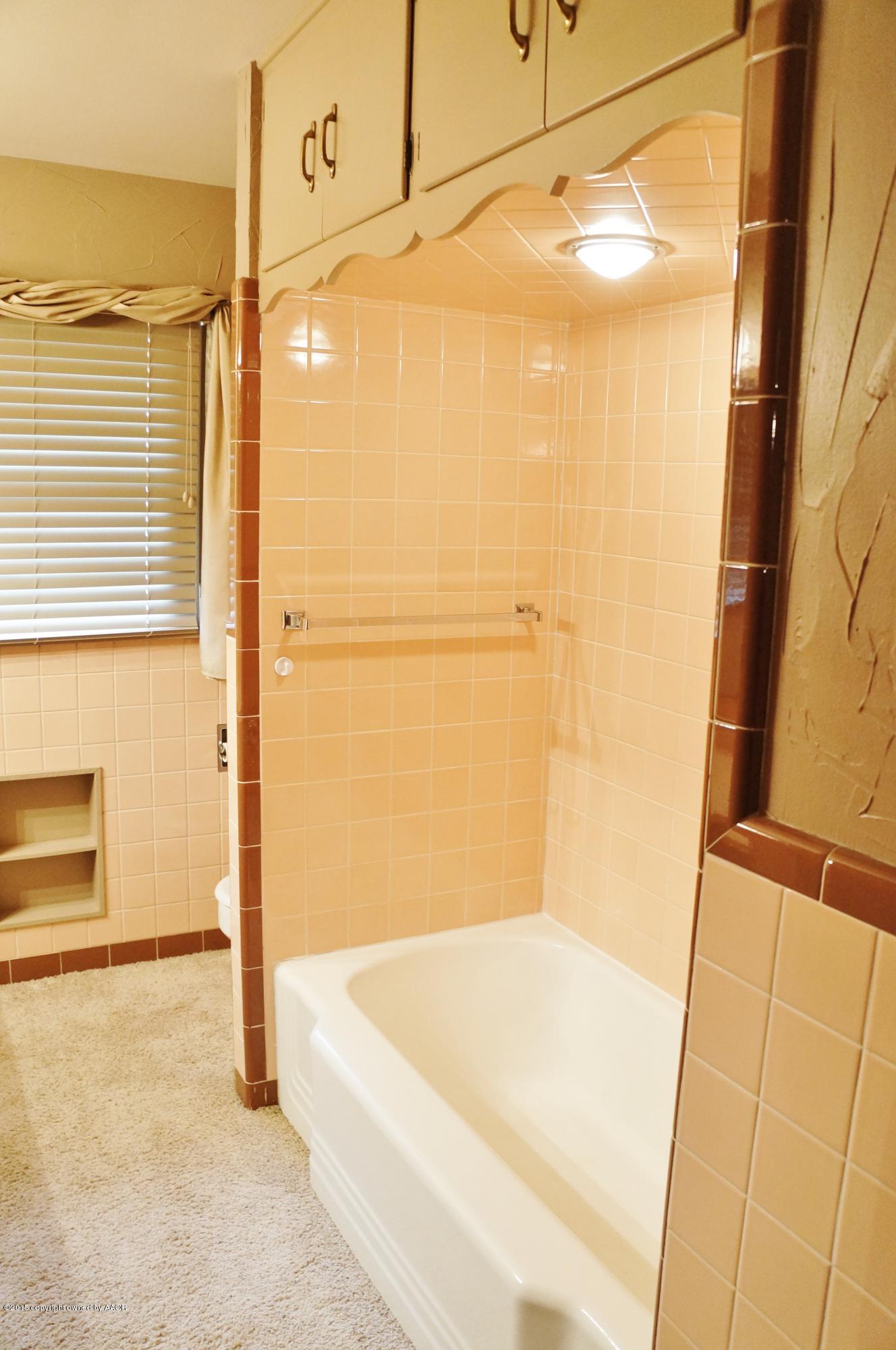 3501 Concord Road Amarillo, TX 79109 - Photo 16 of 31 Main Bathroom (2)