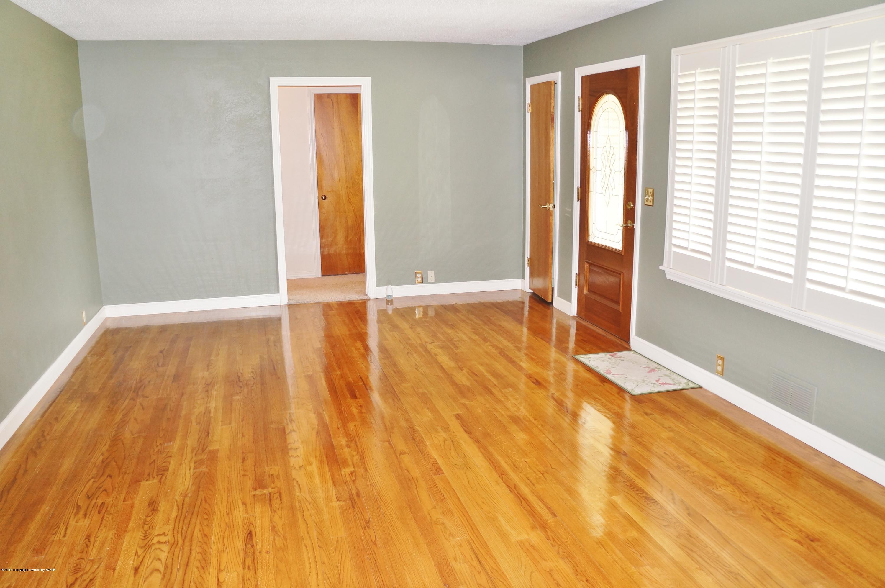 Front Living Area (2)