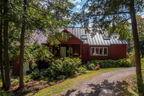 $1,140,000 | 70 Hunter Lane, Jamaica, VT 05343