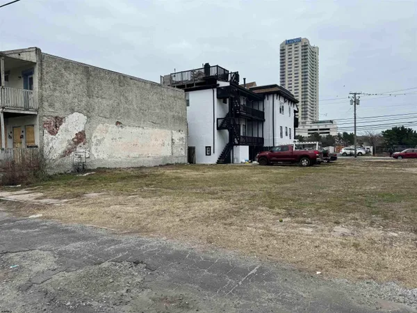 a view of a water fountain in front of a house