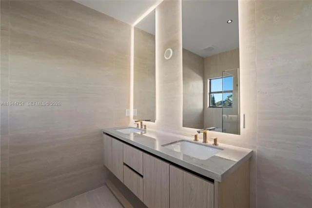 $1,599,000 | 3187 Southwest 23rd Street, Unit B, Miami, FL 33145