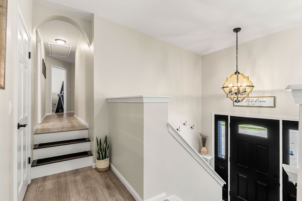 38 Sandra Road Peabody, MA 01960 - Photo 4 of 40 Gallery Image 4