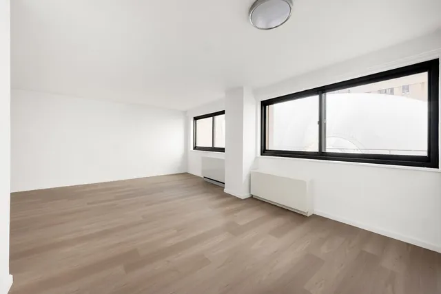 $830,000 | 1725 York Avenue, Unit 4G | Upper East Side